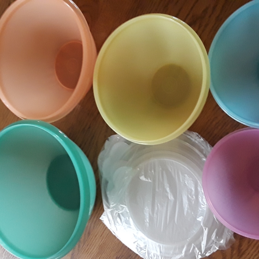 New Tupperware 5pc Wonderlier Bowl Set